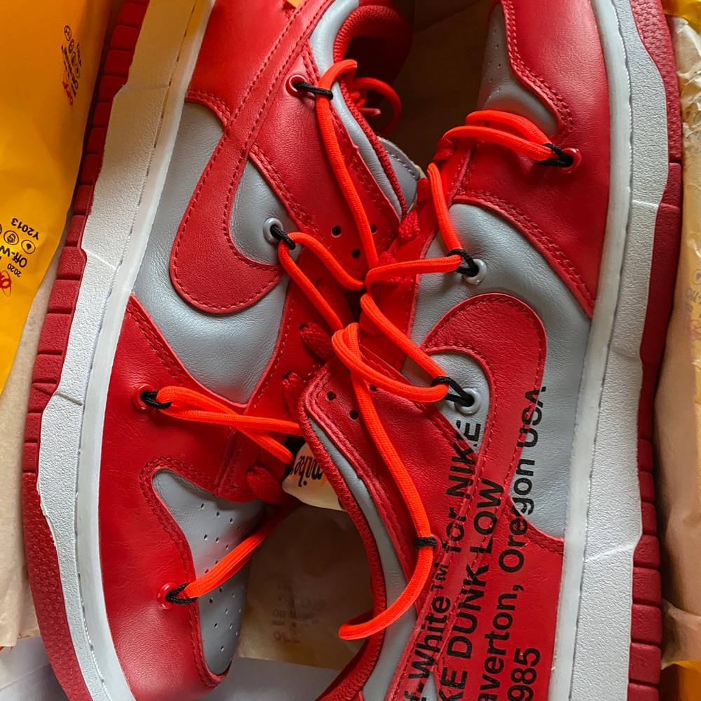 University red dunks size 9.5 price negotiable